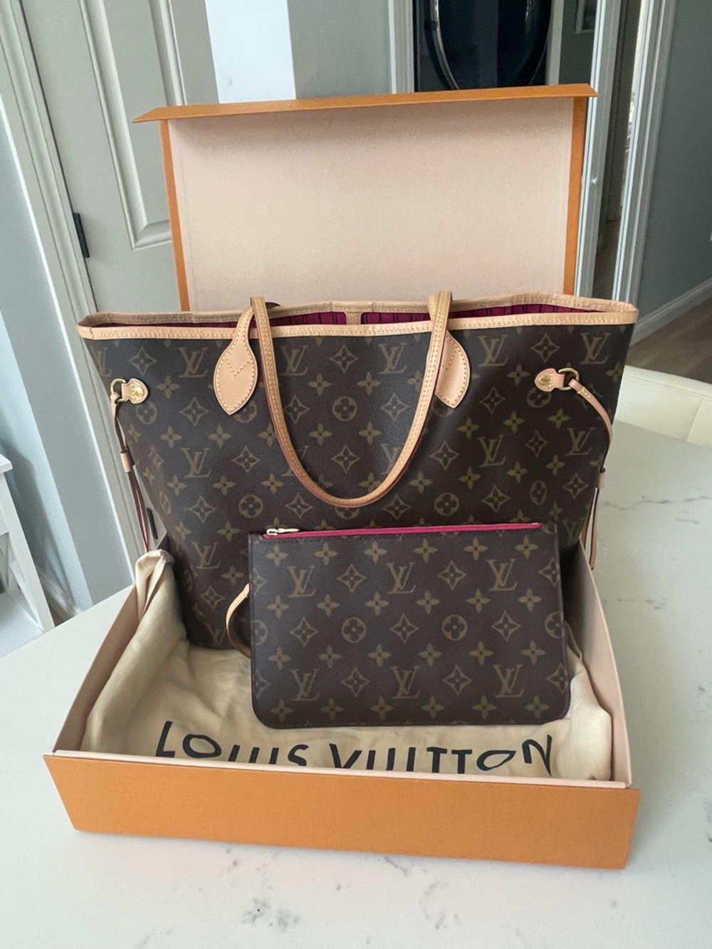 Louis Vuitton Neverfull MM - Picture 3 of 10